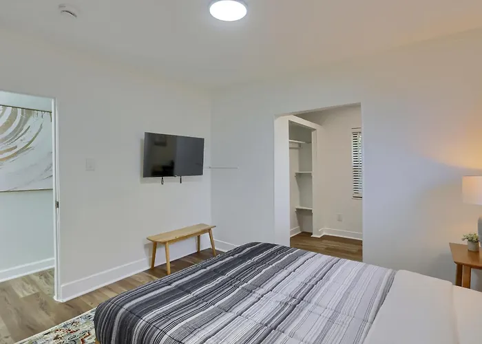Apartment Dormont, Potomac 3 Unique & Modern 2bd Pittsburgh